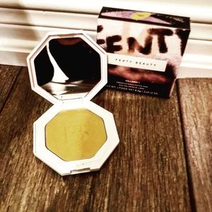 Fenty Beauty Makeup - Fenty Highlighter Fenty Beauty Makeup - Fenty Highlighter